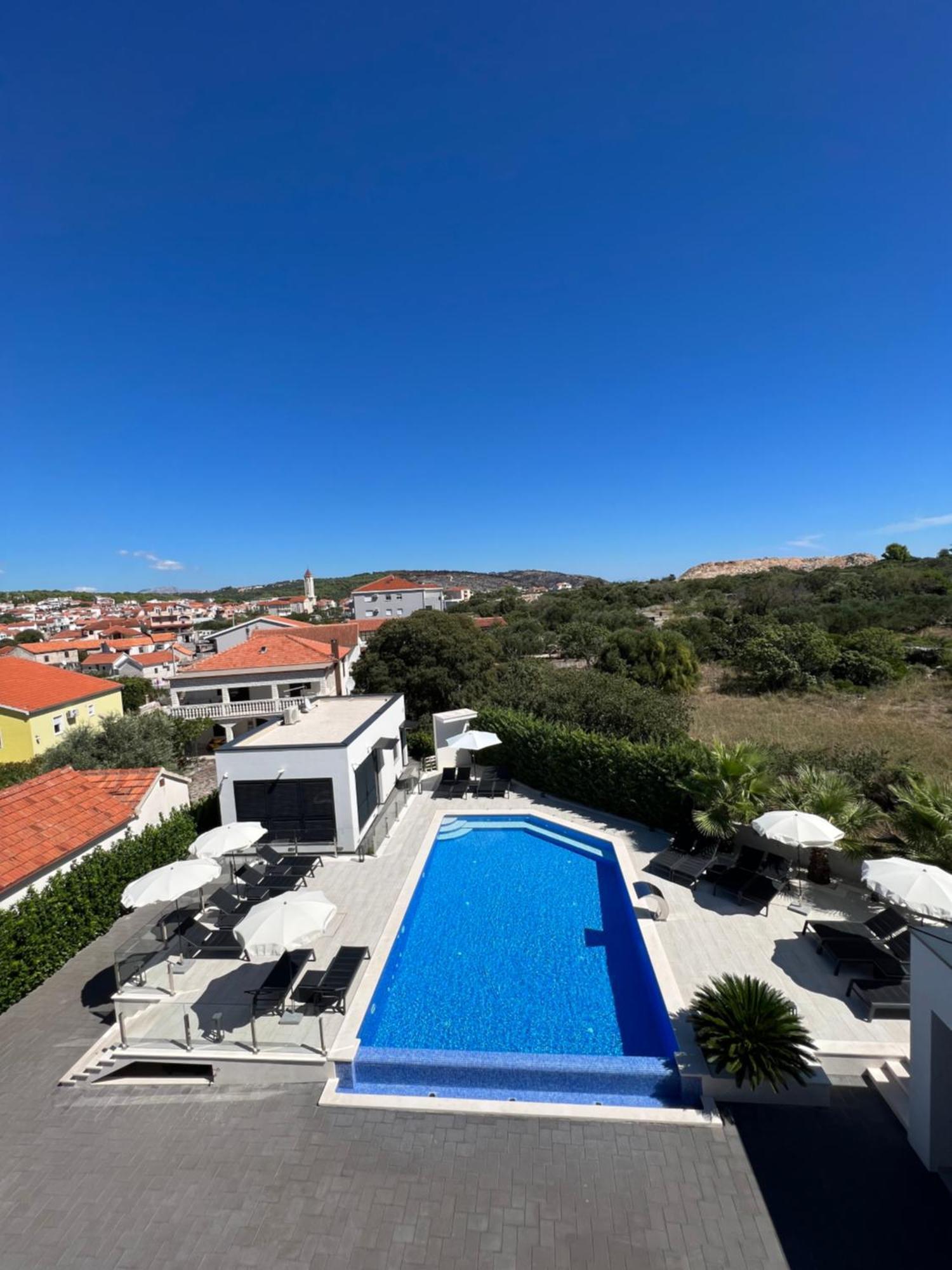 Holiday Luxury Resort Sundance 特罗吉尔 外观 照片